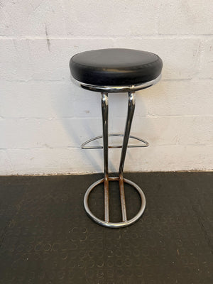 Stylish Black Leather Bar Stool with Chrome Base, Minor Wear - 2ndhandwarehouse.com
