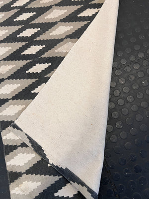 Stylish Geometric Pattern Area Rug - Beige & Grey - Soft Weave