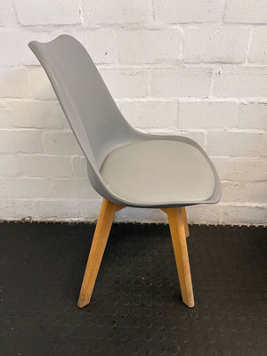 Stylish Grey Plastic Chair with Wooden Legs, Minor Wear - 2ndhandwarehouse.com