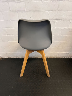 Stylish Grey Plastic Chair with Wooden Legs, Minor Wear - 2ndhandwarehouse.com