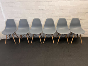 Stylish Grey Plastic Dining Chair with Wooden Legs – Minor Wear - 2ndhandwarehouse.com