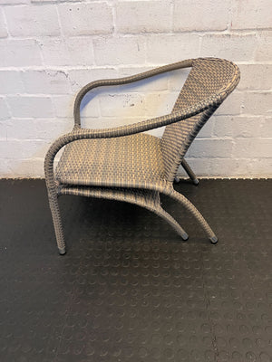 Stylish Grey Wicker Patio Chair with Ottoman – Comfortable & Modern