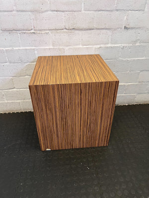 Stylish Wooden Square Side Table with Rich Grain Finish