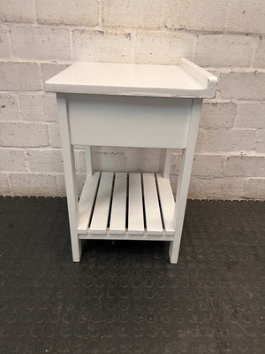 White Cottage Style Bedside Table with Slatted Shelf – condition detail
