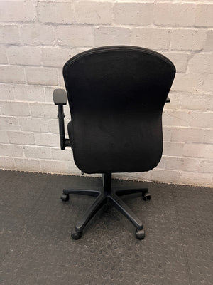 Black Fabric Mid-Back Office Chair with Armrests — Broken Wheels – condition detail
