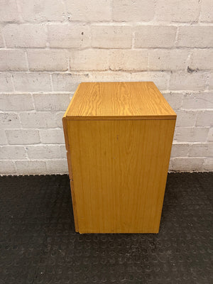 3-Drawer Oak Cabinet with Lock — Good Working Order – condition detail