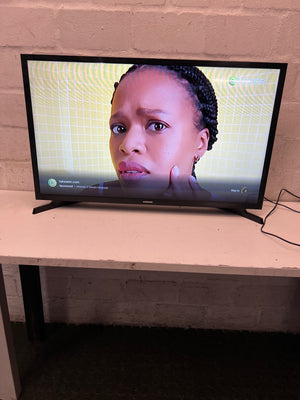 Samsung Flat-Screen Television with Stand — Good Working Order – main front view