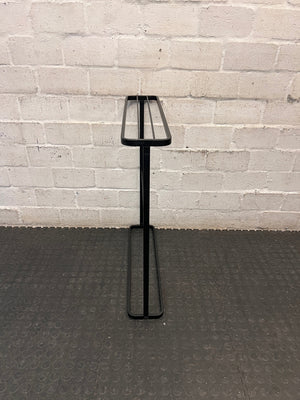 Minimalist Freestanding Black Metal Towel Rail – condition detail