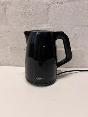 Defy Gloss Black Electric Kettle — Working with Heavy Surface Wear – side view