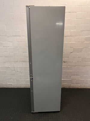 Hisense Silver Bottom-Mount Fridge Freezer — Working Well With Broken Internal Trays – condition detail