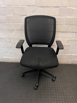 Black Mesh Back Swivel Office Chair with Armrests — Fair Condition with Visible Wear – main front view