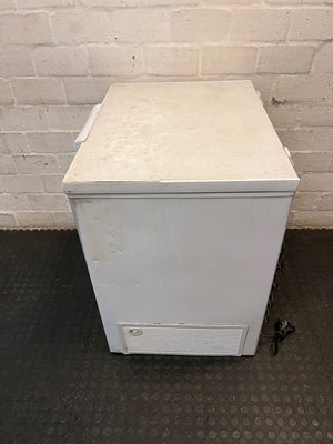 KIC White Chest Freezer — Good Working Order with Exterior Dents – condition detail