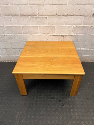 Square Oak Finish Coffee Table — Fair Condition with Visible Surface Wear – condition detail