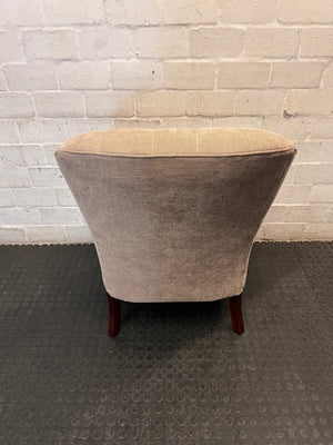 Grey Upholstered Button-Back Accent Chair — Clean and Well Maintained – condition detail