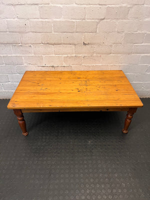 Rectangular Timber Coffee Table with Turned Legs – condition detail