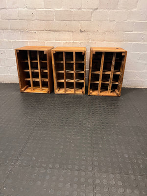 Rustic Wooden Wine Crate with Dividers – condition detail