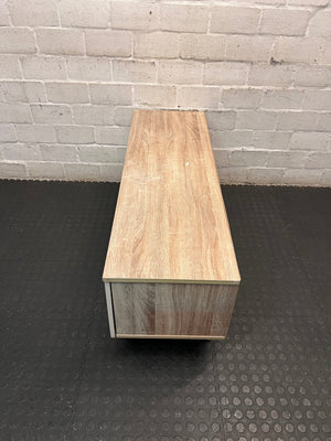Oak and Grey Two-Tone TV Unit with Tapered Legs – condition detail