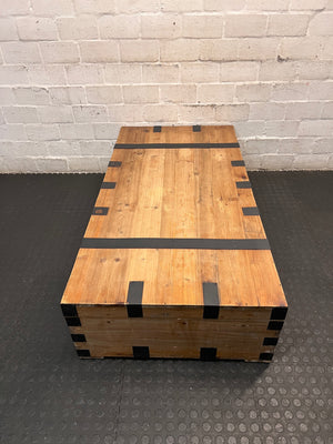Large Rustic Wooden Chest Coffee Table with Metal Banding – condition detail