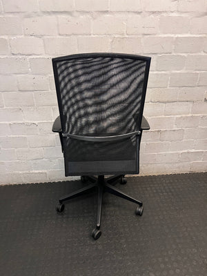 High-Back Mesh Office Chair with Swivel Base – condition detail