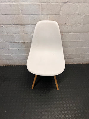 Modern White Bucket Chair with Wooden Legs – main front view