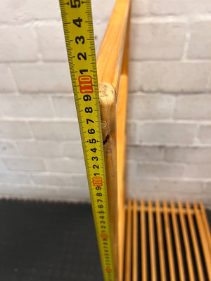 Freestanding Wooden Towel Rack with Slatted Base – height measurement