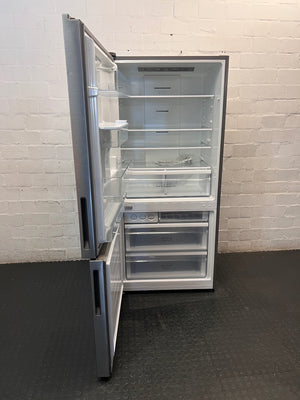 Hisense Brushed Steel Fridge Freezer with Water Dispenser – side view