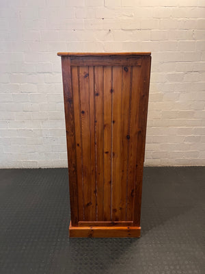 Oregon Pine TV Unit with Glass Display Cabinet – condition detail