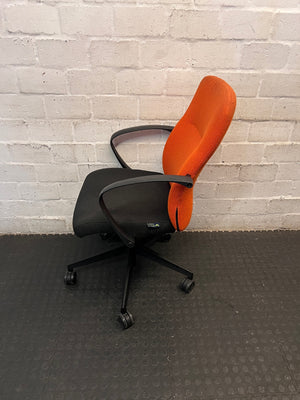 Two-Tone Orange and Black Office Swivel Chair – condition detail