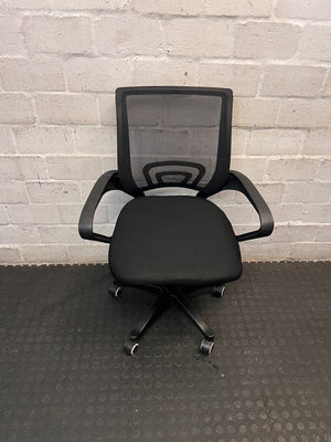 Black Mesh Back Swivel Office Chair – main front view