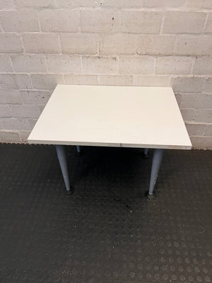 White Rectangular Coffee Table with Tapered Grey Legs – condition detail