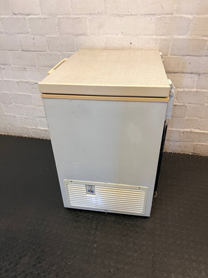 Defy Concept White Chest Freezer with Textured Lid — Good Working Order – condition detail