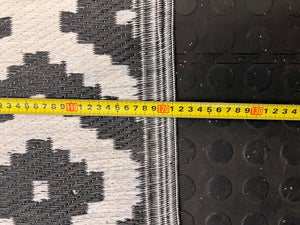 Black and White Geometric Diamond Area Rug – height measurement