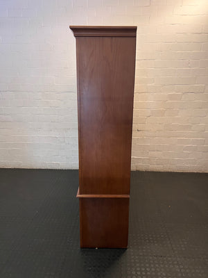 Classic Oak Veneer Wall Unit with Display Shelving – condition detail