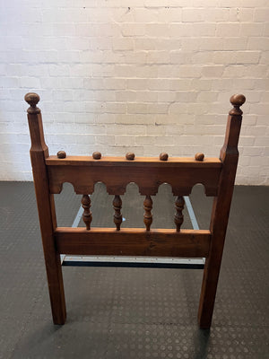 Vintage-Style Single Bed Frame with Ornate Headboard – condition detail