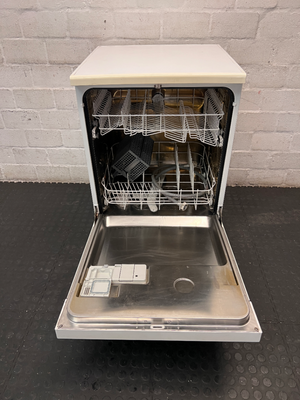 White AEG Oko_Favorit Dishwasher - 2ndhandwarehouse.com