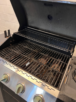 Terrace Leisure 4-Burner Gas Braai - Surface Rust & Wear - 2ndhandwarehouse.com