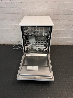Indesit White Freestanding Dishwasher — Good Working Order - 2ndhandwarehouse.com