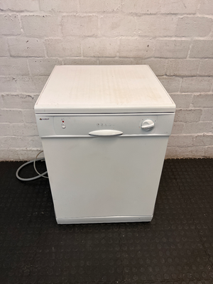Indesit White Freestanding Dishwasher — Good Working Order - 2ndhandwarehouse.com