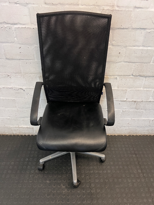 Black High-Back Mesh Office Chair with Swivel Base — Used - Fair Condition with Visible Scuffing - 2ndhandwarehouse.com