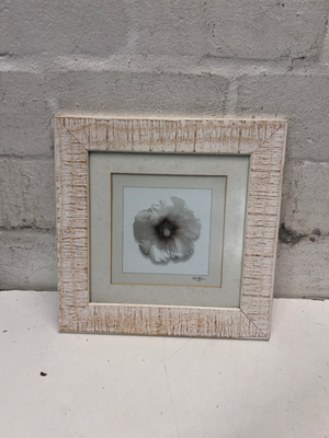 Rustic Whitewashed Square Flower Picture Frame — Good Working Order - 2ndhandwarehouse.com