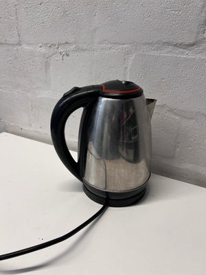 Stainless Steel Cordless Electric Kettle — Good Working Order - 2ndhandwarehouse.com