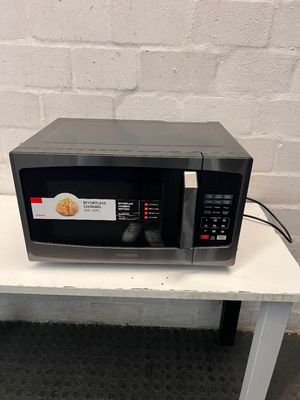 Toshiba Countertop Microwave in Black — Good Working Order