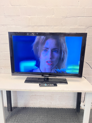 40-inch Samsung Full HD LCD TV with Remote — Good Working Order