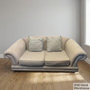 Charming Neutral Loveseat with Accent Pillows ✨