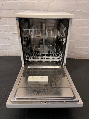 White Bosch Freestanding Dishwasher — Working Order with Damaged Rope - 2ndhandwarehouse.com