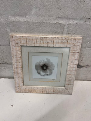 Rustic Whitewashed Square Flower Picture Frame — Good Working Order - 2ndhandwarehouse.com