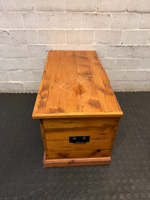 Classic Oregon Pine Kist — Broken Parts and Damaged Hinges