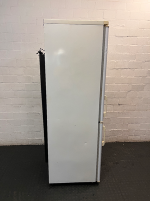 Fridge Master White Bottom Mount Fridge Freezer — Working Order with Scrapemarks in Freezer - 2ndhandwarehouse.com