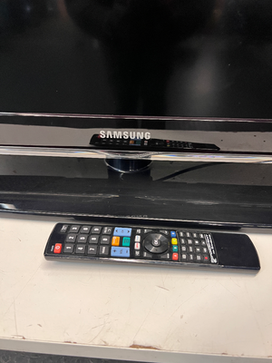 40-inch Samsung Full HD LCD TV with Remote — Good Working Order