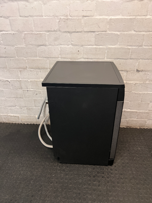 Siemens Silver Freestanding Dishwasher — Good Working Order